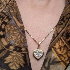 Gorgeous 18k Gold Heart Diamond necklace